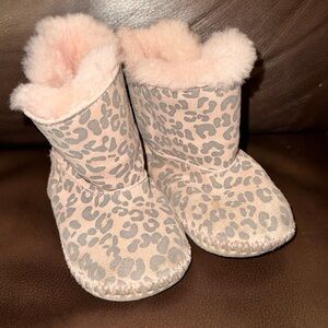 UGG Kids Slippers with Leopard Print and Pink Lining